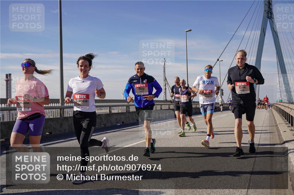 03.10.2025 - Köhlbrandbrückenlauf Michael Burmester http://msf.ph/oto/9076974 03.10.2025 12:42:00 Position 2 4422, 6470, 4056 meine-sportfotos.de
