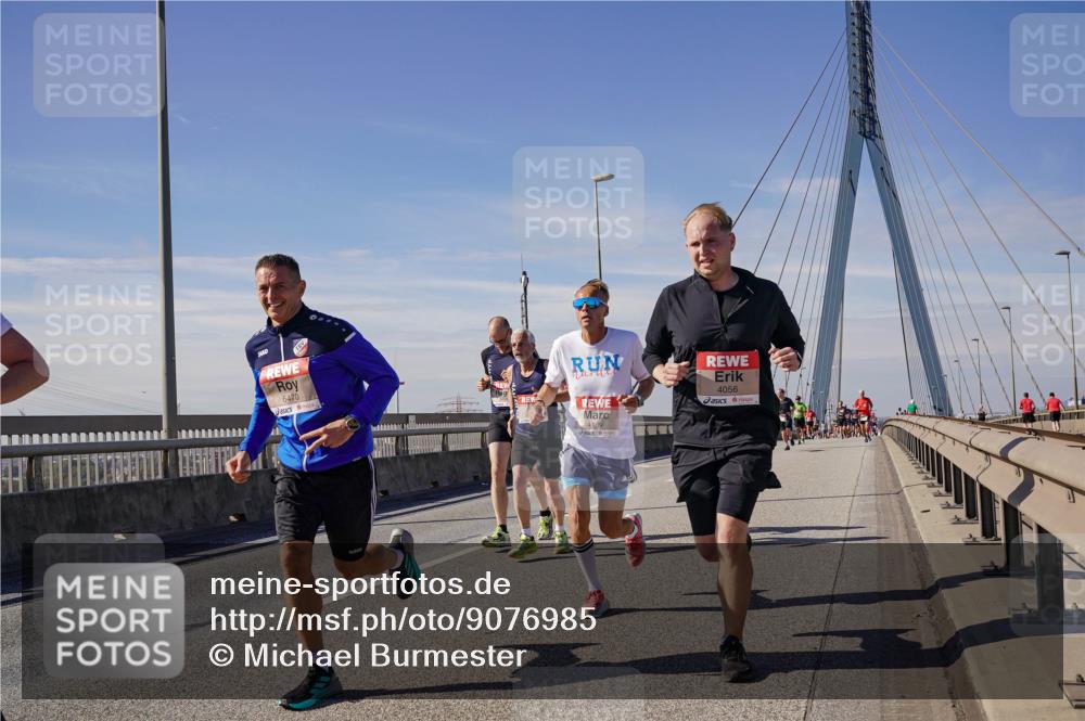 03.10.2025 - Köhlbrandbrückenlauf Michael Burmester http://msf.ph/oto/9076985 03.10.2025 12:42:00 Position 2 6470, 4109, 4056 meine-sportfotos.de