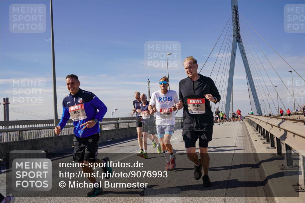 03.10.2025 - Köhlbrandbrückenlauf Michael Burmester http://msf.ph/oto/9076993 03.10.2025 12:42:00 Position 2 6470, 4056 meine-sportfotos.de