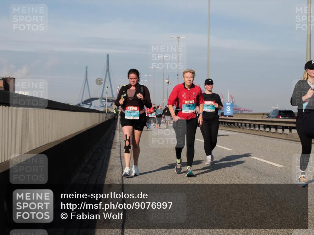 03.10.2025 - Köhlbrandbrückenlauf Fabian Wolf http://msf.ph/oto/9076997 03.10.2025 10:15:37 Position 3 1837, 2014, 2860 meine-sportfotos.de