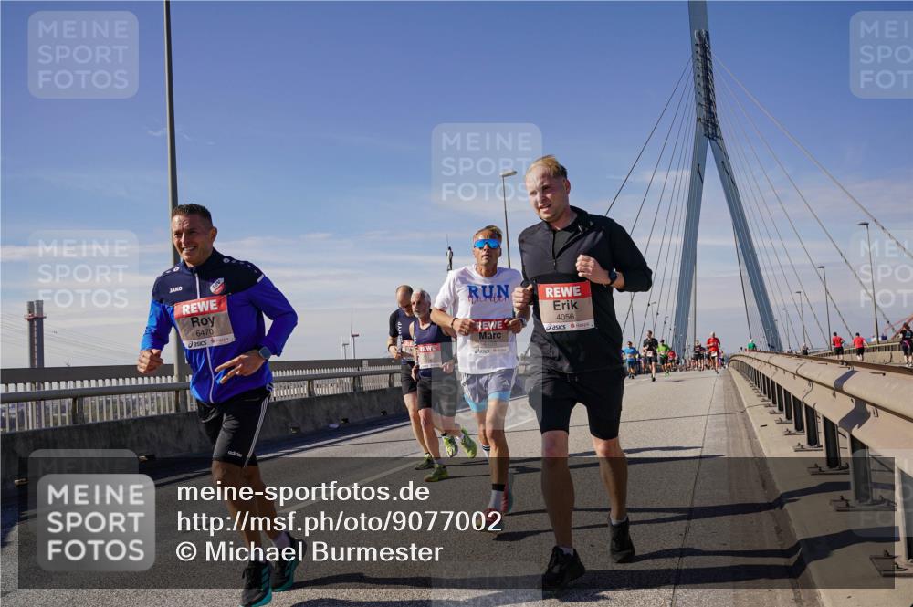 03.10.2025 - Köhlbrandbrückenlauf Michael Burmester http://msf.ph/oto/9077002 03.10.2025 12:42:01 Position 2 6470, 4109, 4056 meine-sportfotos.de