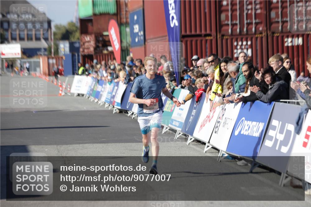 03.10.2025 - Köhlbrandbrückenlauf Jannik Wohlers http://msf.ph/oto/9077007 03.10.2025 12:47:28 Ziel 6638 meine-sportfotos.de