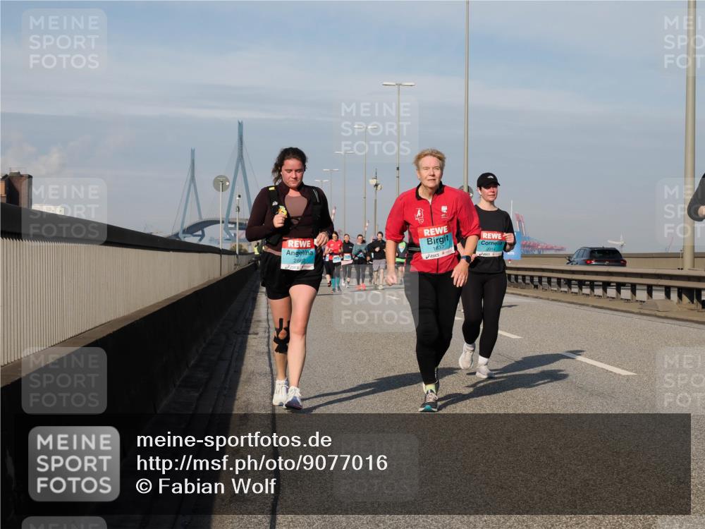 03.10.2025 - Köhlbrandbrückenlauf Fabian Wolf http://msf.ph/oto/9077016 03.10.2025 10:15:38 Position 3 2860, 1837 meine-sportfotos.de
