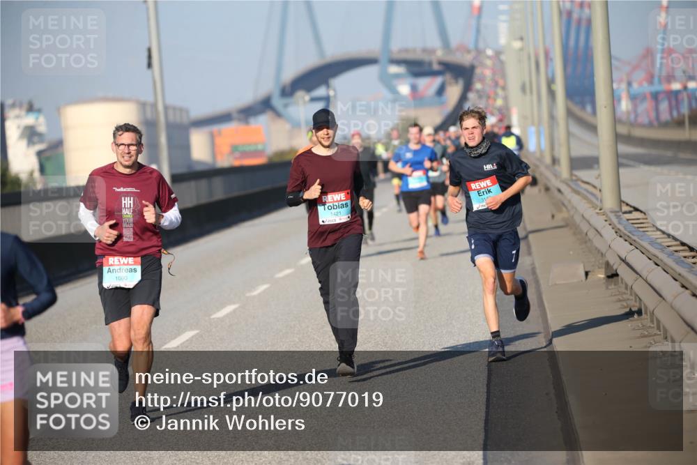 03.10.2025 - Köhlbrandbrückenlauf Jannik Wohlers http://msf.ph/oto/9077019 03.10.2025 09:43:39 Position 3 1090, 1421, 314 meine-sportfotos.de