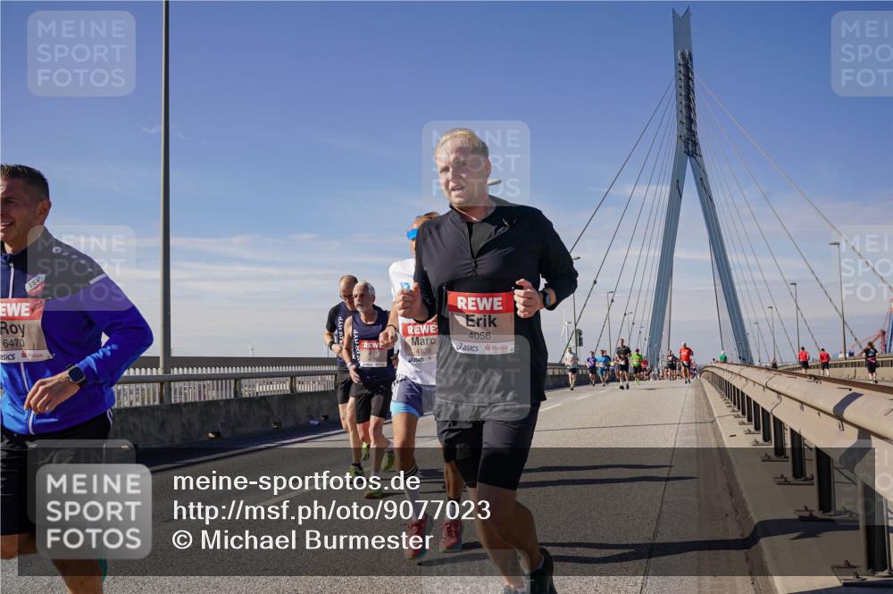 03.10.2025 - Köhlbrandbrückenlauf Michael Burmester http://msf.ph/oto/9077023 03.10.2025 12:42:01 Position 2 6470, 4109, 4056 meine-sportfotos.de