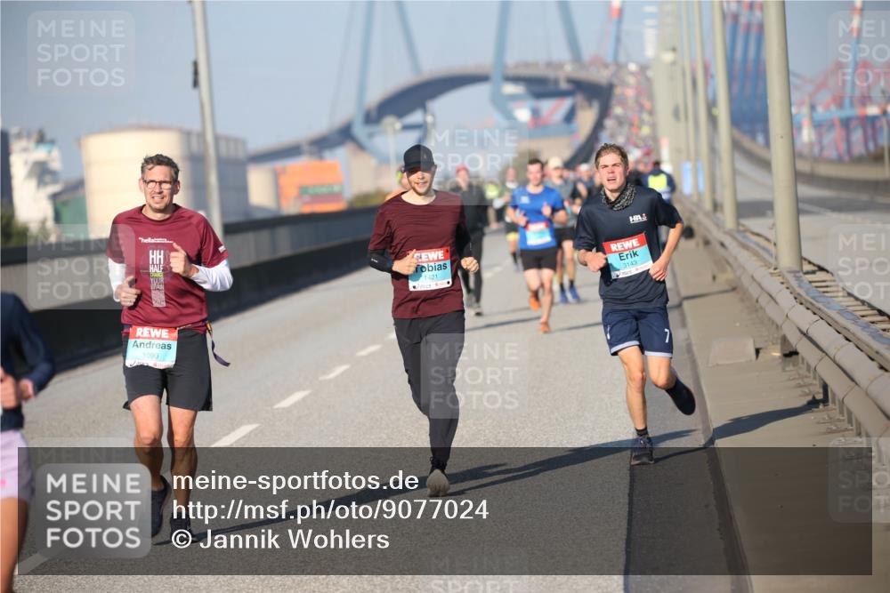 03.10.2025 - Köhlbrandbrückenlauf Jannik Wohlers http://msf.ph/oto/9077024 03.10.2025 09:43:39 Position 3 1090, 1421, 3143, 7 meine-sportfotos.de