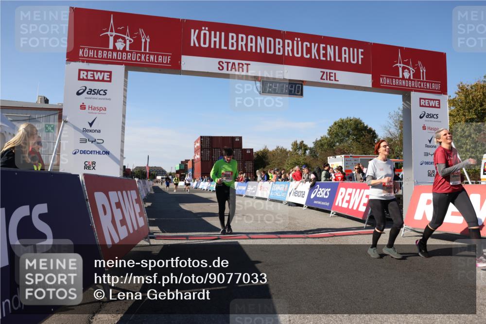 03.10.2025 - Köhlbrandbrückenlauf Lena Gebhardt http://msf.ph/oto/9077033 03.10.2025 13:41:40 Ziel 4894, 5228, 5230 meine-sportfotos.de