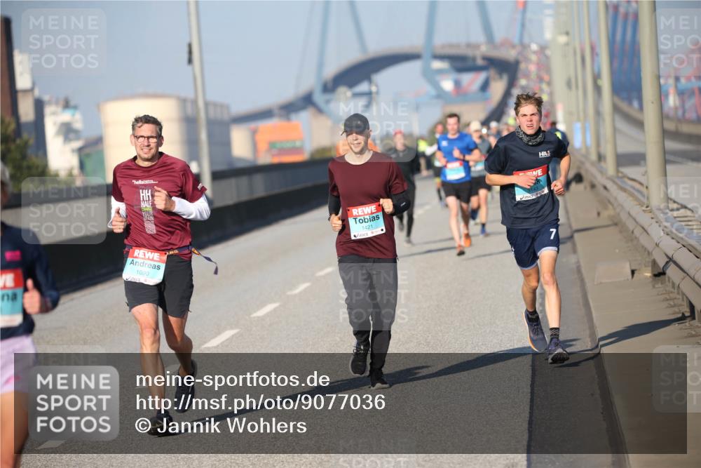 03.10.2025 - Köhlbrandbrückenlauf Jannik Wohlers http://msf.ph/oto/9077036 03.10.2025 09:43:39 Position 3 1090, 1421, 7 meine-sportfotos.de