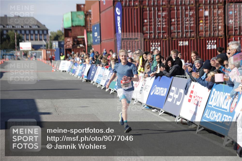 03.10.2025 - Köhlbrandbrückenlauf Jannik Wohlers http://msf.ph/oto/9077046 03.10.2025 12:47:29 Ziel 6638 meine-sportfotos.de