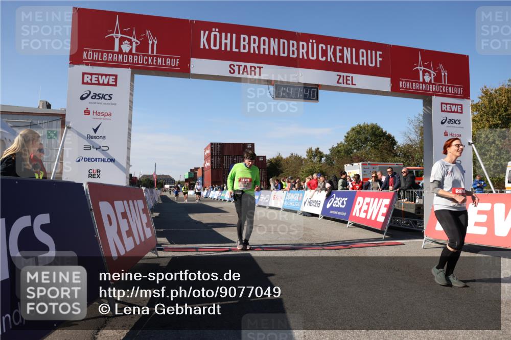 03.10.2025 - Köhlbrandbrückenlauf Lena Gebhardt http://msf.ph/oto/9077049 03.10.2025 13:41:40 Ziel 4894, 5228, 5230 meine-sportfotos.de