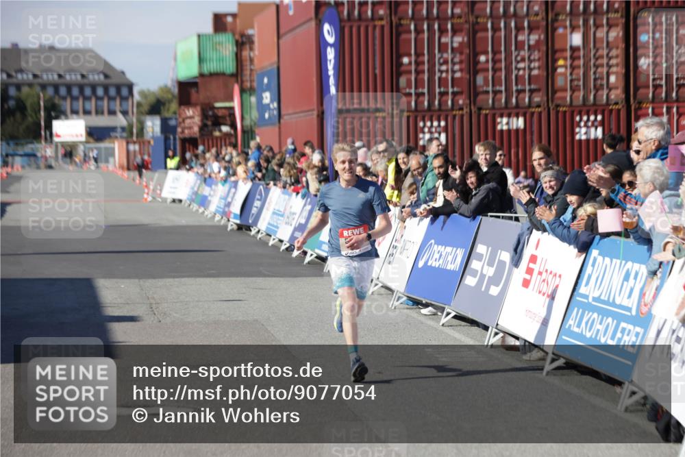 03.10.2025 - Köhlbrandbrückenlauf Jannik Wohlers http://msf.ph/oto/9077054 03.10.2025 12:47:29 Ziel 6638 meine-sportfotos.de