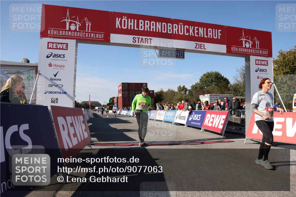 03.10.2025 - Köhlbrandbrückenlauf Lena Gebhardt http://msf.ph/oto/9077063 03.10.2025 13:41:40 Ziel 4894, 5228, 5230 meine-sportfotos.de