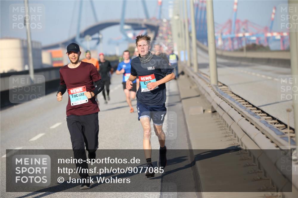 03.10.2025 - Köhlbrandbrückenlauf Jannik Wohlers http://msf.ph/oto/9077085 03.10.2025 09:43:41 Position 3 1421, 1 meine-sportfotos.de