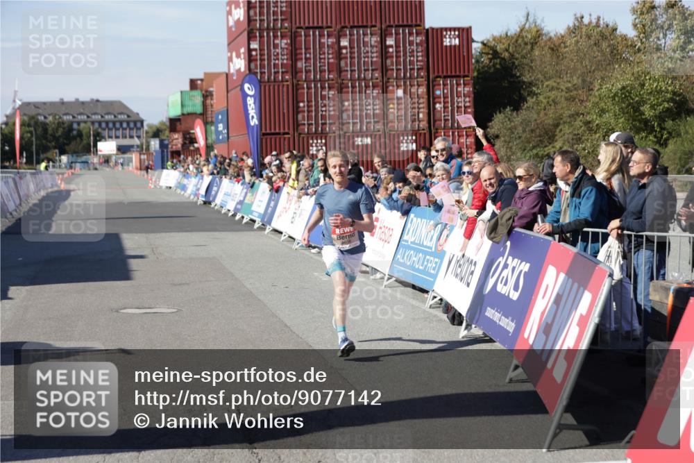 03.10.2025 - Köhlbrandbrückenlauf Jannik Wohlers http://msf.ph/oto/9077142 03.10.2025 12:47:30 Ziel 6638 meine-sportfotos.de