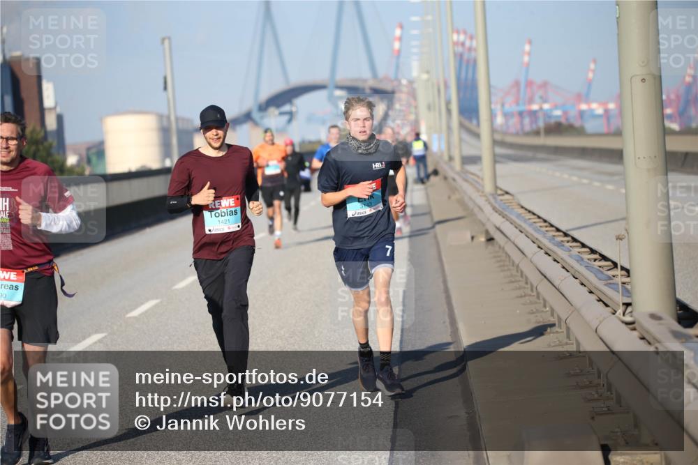 03.10.2025 - Köhlbrandbrückenlauf Jannik Wohlers http://msf.ph/oto/9077154 03.10.2025 09:43:42 Position 3 1421, 90, 7 meine-sportfotos.de
