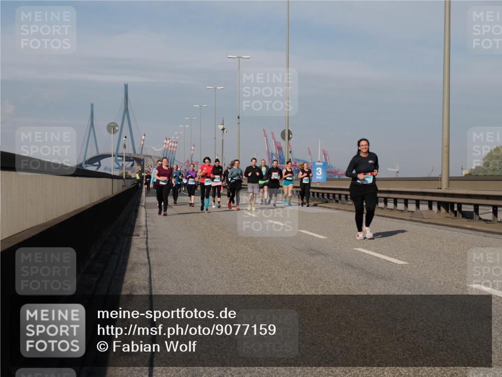 03.10.2025 - Köhlbrandbrückenlauf Fabian Wolf http://msf.ph/oto/9077159 03.10.2025 10:15:42 Position 3  meine-sportfotos.de