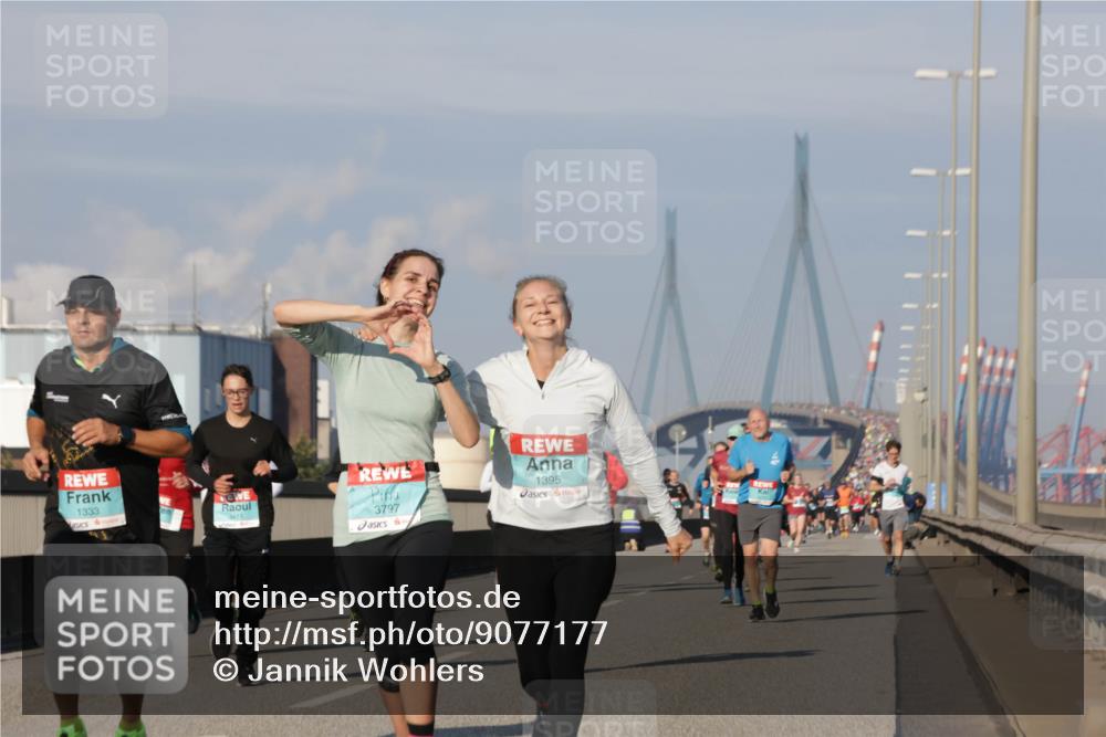 03.10.2025 - Köhlbrandbrückenlauf Jannik Wohlers http://msf.ph/oto/9077177 03.10.2025 09:52:14 Position 3 1333, 3411, 3797, 1395 meine-sportfotos.de