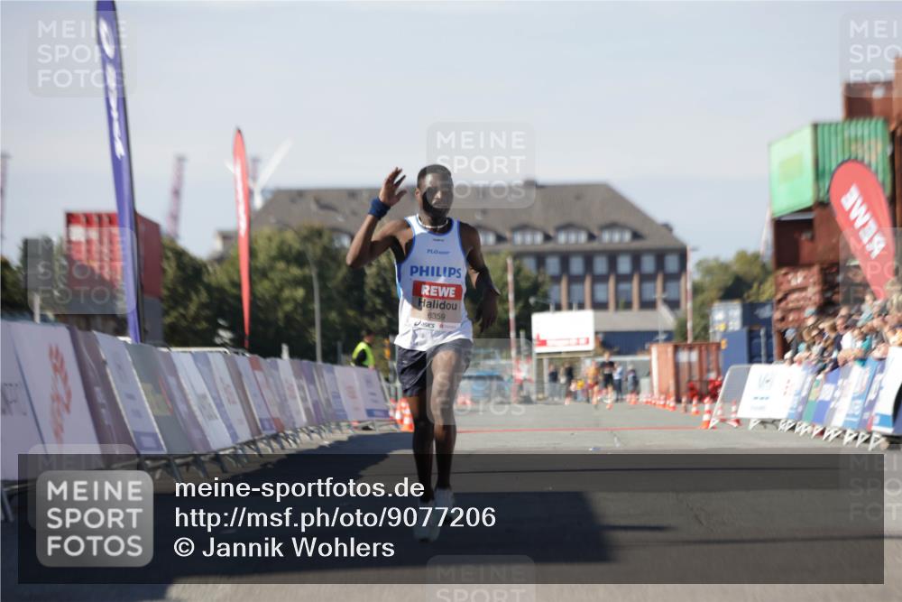 03.10.2025 - Köhlbrandbrückenlauf Jannik Wohlers http://msf.ph/oto/9077206 03.10.2025 12:48:26 Ziel 6359 meine-sportfotos.de