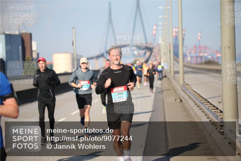 03.10.2025 - Köhlbrandbrückenlauf Jannik Wohlers http://msf.ph/oto/9077244 03.10.2025 09:43:51 Position 3 3544 meine-sportfotos.de