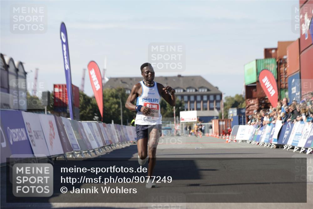 03.10.2025 - Köhlbrandbrückenlauf Jannik Wohlers http://msf.ph/oto/9077249 03.10.2025 12:48:27 Ziel 6359 meine-sportfotos.de
