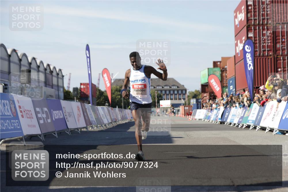 03.10.2025 - Köhlbrandbrückenlauf Jannik Wohlers http://msf.ph/oto/9077324 03.10.2025 12:48:28 Ziel 6359 meine-sportfotos.de