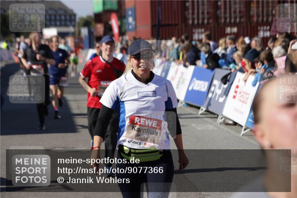 03.10.2025 - Köhlbrandbrückenlauf Jannik Wohlers http://msf.ph/oto/9077366 03.10.2025 13:17:16 Ziel 4242, 4361, 4404, 4988, 5073, 5090, 5429, 5479, 5544, 5638, 5642, 5667, 5890, 5943, 6389, 6431 meine-sportfotos.de