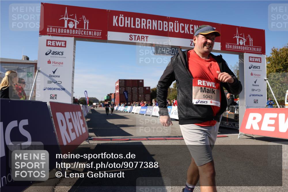 03.10.2025 - Köhlbrandbrückenlauf Lena Gebhardt http://msf.ph/oto/9077388 03.10.2025 13:42:00 Ziel 5043, 5250, 5253, 5315, 5620 meine-sportfotos.de