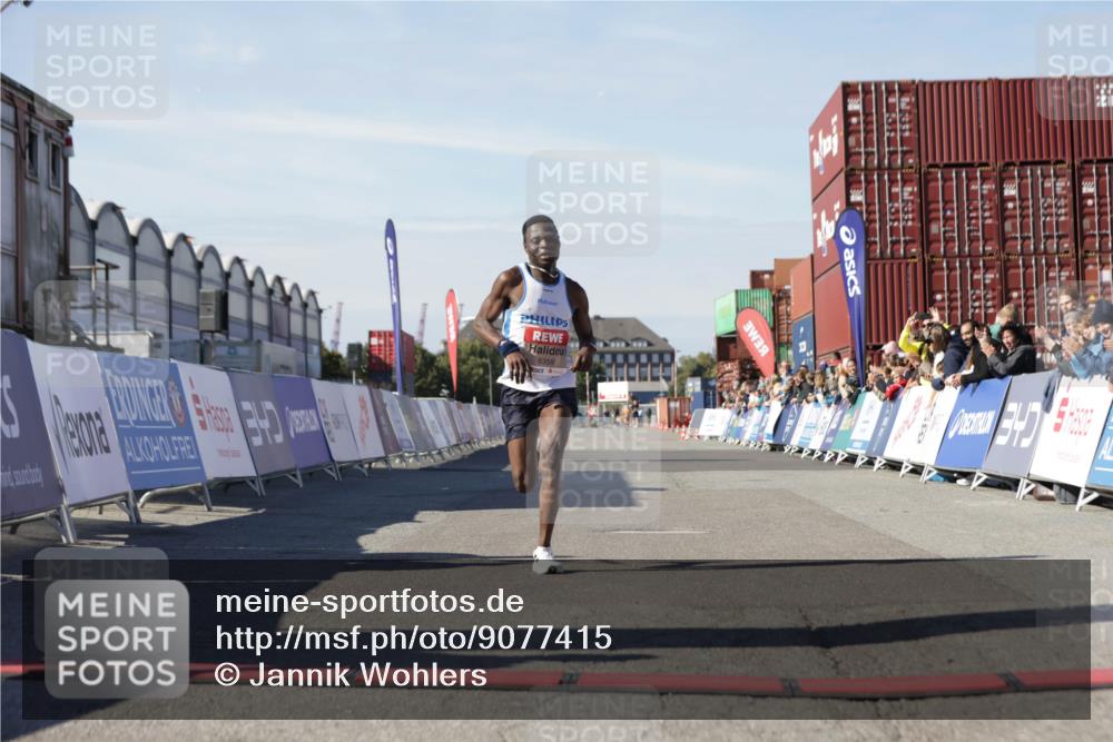 03.10.2025 - Köhlbrandbrückenlauf Jannik Wohlers http://msf.ph/oto/9077415 03.10.2025 12:48:28 Ziel 6359 meine-sportfotos.de