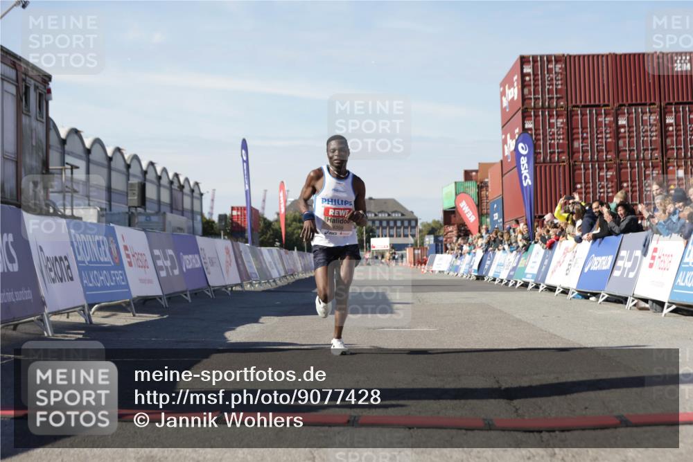 03.10.2025 - Köhlbrandbrückenlauf Jannik Wohlers http://msf.ph/oto/9077428 03.10.2025 12:48:28 Ziel 6359 meine-sportfotos.de