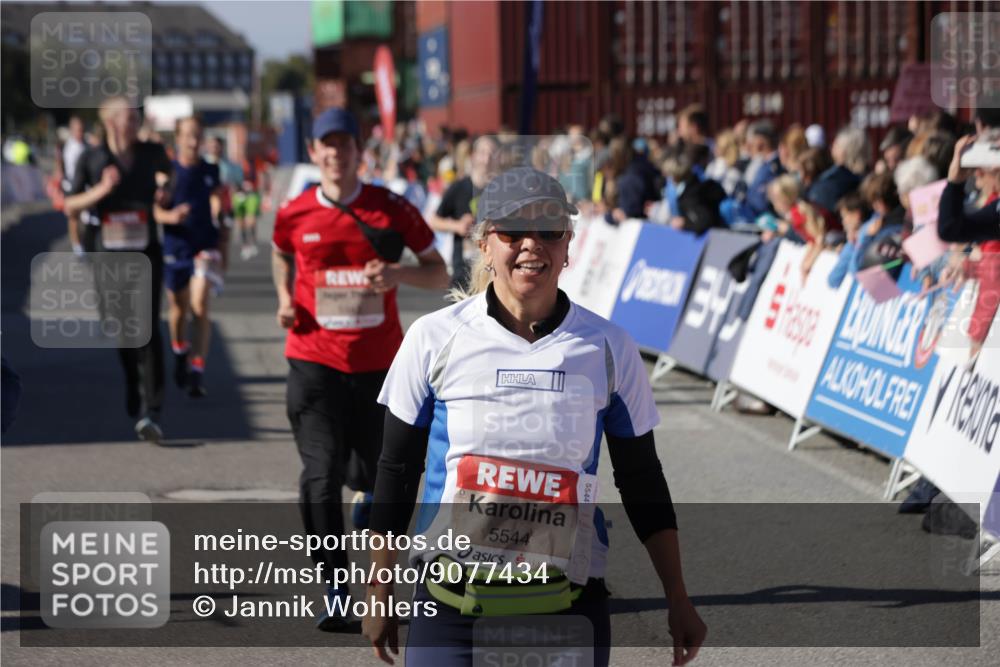03.10.2025 - Köhlbrandbrückenlauf Jannik Wohlers http://msf.ph/oto/9077434 03.10.2025 13:17:17 Ziel 4361, 4404, 4988, 5031, 5073, 5090, 5429, 5479, 5544, 5638, 5642, 5667, 5890, 5943, 6389, 6431 meine-sportfotos.de