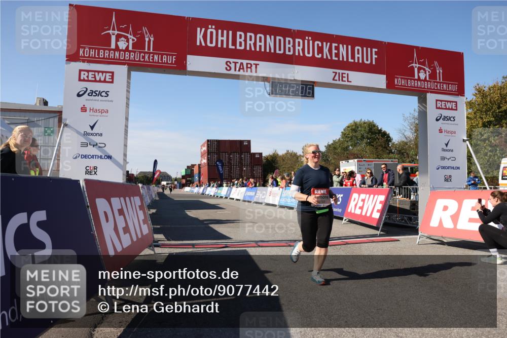 03.10.2025 - Köhlbrandbrückenlauf Lena Gebhardt http://msf.ph/oto/9077442 03.10.2025 13:42:06 Ziel 5043, 5253, 5620 meine-sportfotos.de