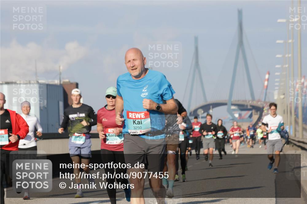 03.10.2025 - Köhlbrandbrückenlauf Jannik Wohlers http://msf.ph/oto/9077455 03.10.2025 09:52:22 Position 3 52, 1384, 3250 meine-sportfotos.de