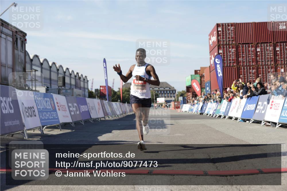 03.10.2025 - Köhlbrandbrückenlauf Jannik Wohlers http://msf.ph/oto/9077473 03.10.2025 12:48:28 Ziel 6359 meine-sportfotos.de