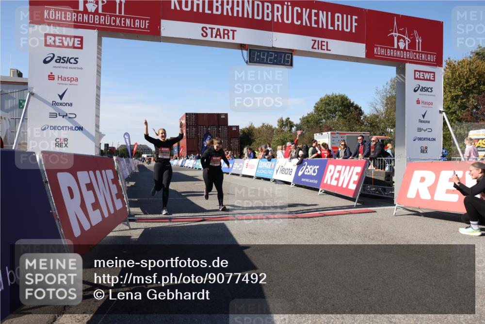 03.10.2025 - Köhlbrandbrückenlauf Lena Gebhardt http://msf.ph/oto/9077492 03.10.2025 13:42:20 Ziel 5271, 6247 meine-sportfotos.de