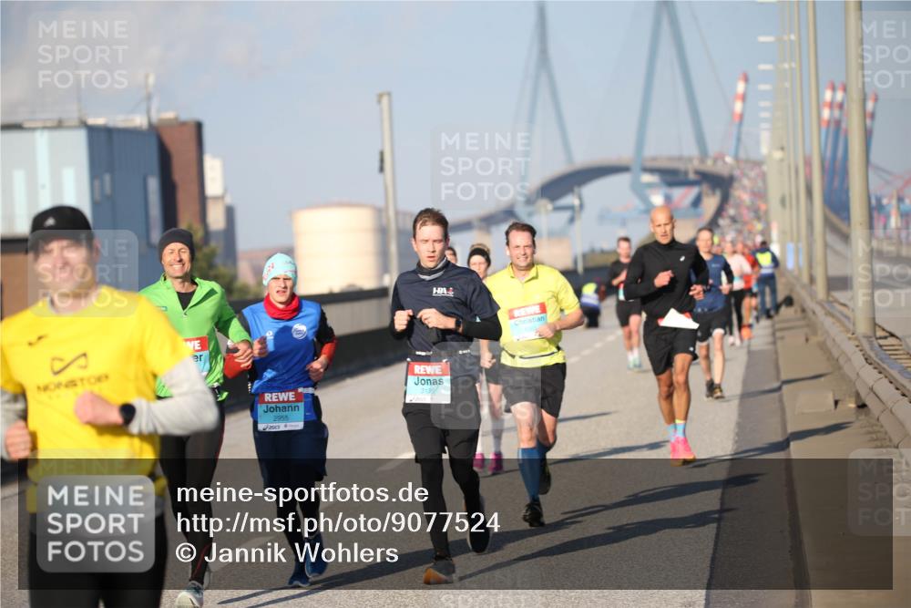03.10.2025 - Köhlbrandbrückenlauf Jannik Wohlers http://msf.ph/oto/9077524 03.10.2025 09:44:12 Position 3 2955, 3136 meine-sportfotos.de