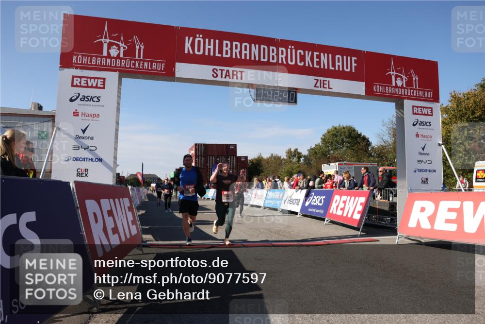03.10.2025 - Köhlbrandbrückenlauf Lena Gebhardt http://msf.ph/oto/9077597 03.10.2025 13:42:40 Ziel 5254, 5418, 6160, 6161, 6260 meine-sportfotos.de