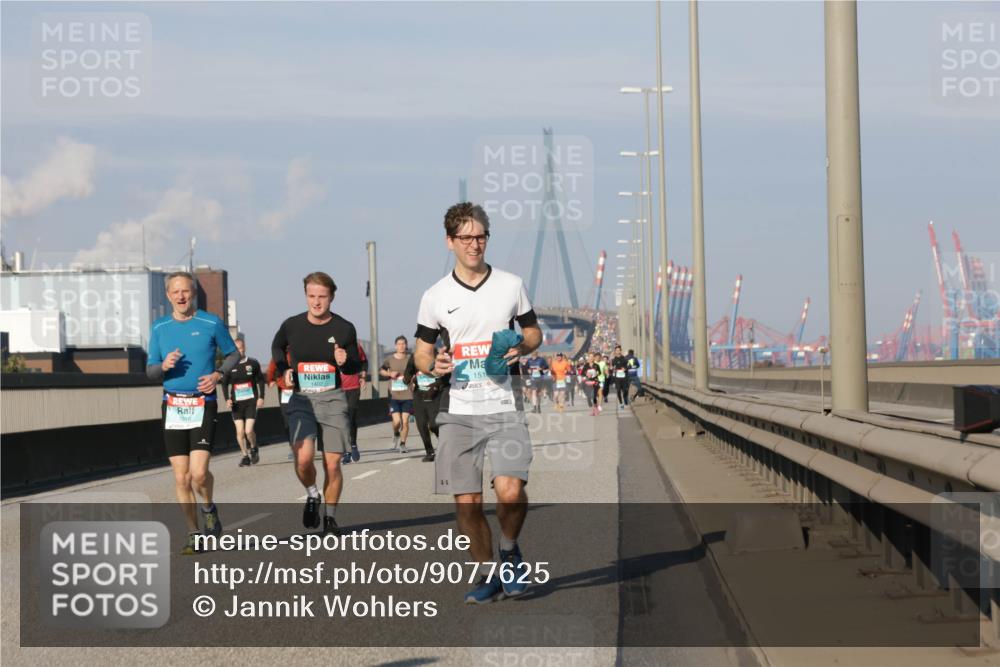 03.10.2025 - Köhlbrandbrückenlauf Jannik Wohlers http://msf.ph/oto/9077625 03.10.2025 09:52:31 Position 3 1319, 151 meine-sportfotos.de