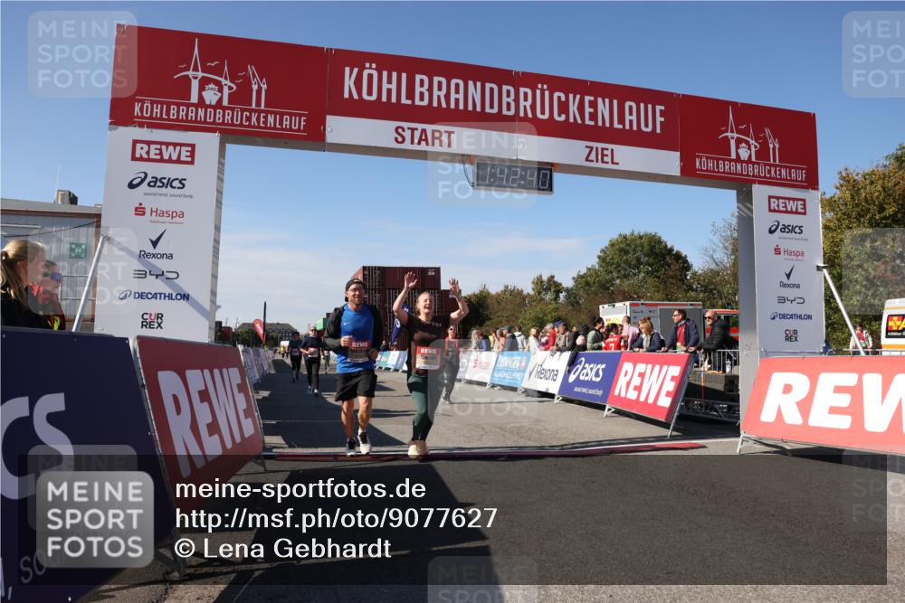 03.10.2025 - Köhlbrandbrückenlauf Lena Gebhardt http://msf.ph/oto/9077627 03.10.2025 13:42:40 Ziel 5254, 5418, 6160, 6161, 6260 meine-sportfotos.de