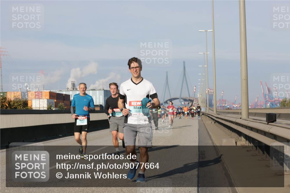 03.10.2025 - Köhlbrandbrückenlauf Jannik Wohlers http://msf.ph/oto/9077664 03.10.2025 09:52:33 Position 3 1402, 1516, 1319 meine-sportfotos.de
