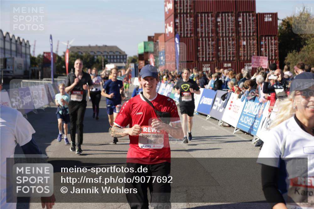 03.10.2025 - Köhlbrandbrückenlauf Jannik Wohlers http://msf.ph/oto/9077692 03.10.2025 13:17:18 Ziel 4404, 4988, 5031, 5429, 5544, 5638, 5642, 5667, 5890, 5943, 6389, 6431 meine-sportfotos.de