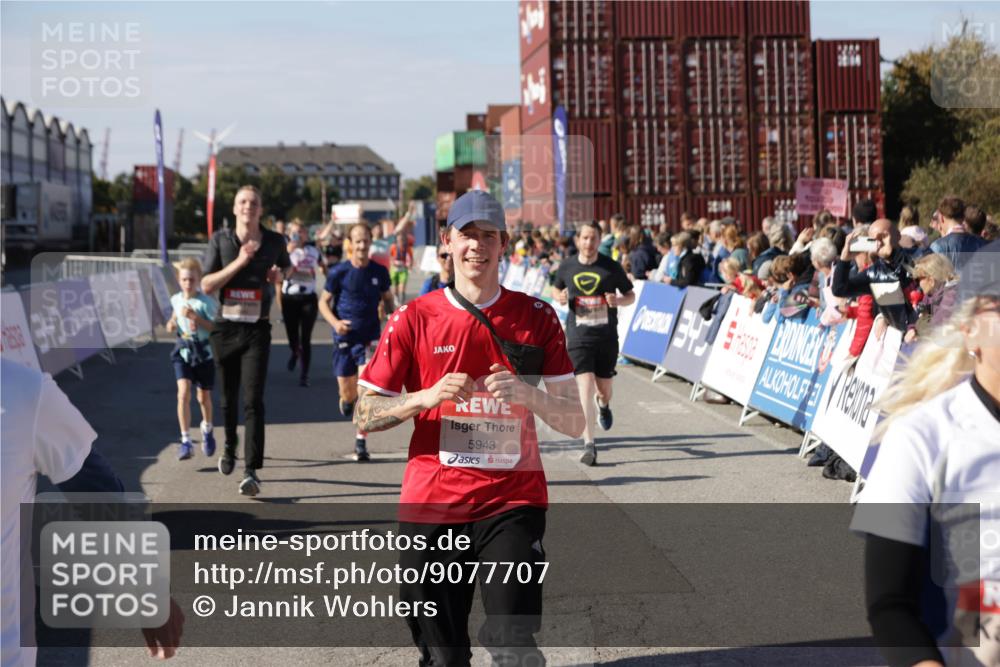 03.10.2025 - Köhlbrandbrückenlauf Jannik Wohlers http://msf.ph/oto/9077707 03.10.2025 13:17:18 Ziel 4404, 4988, 5031, 5429, 5544, 5638, 5642, 5667, 5890, 5943, 6389, 6431 meine-sportfotos.de