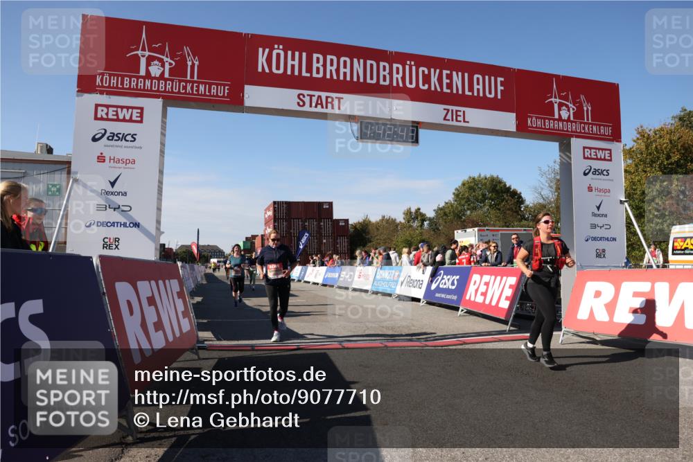 03.10.2025 - Köhlbrandbrückenlauf Lena Gebhardt http://msf.ph/oto/9077710 03.10.2025 13:42:43 Ziel 4944, 5086, 5254, 5418, 6160, 6161, 6260 meine-sportfotos.de