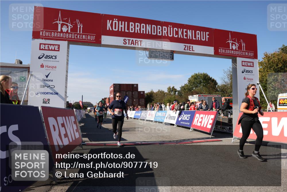 03.10.2025 - Köhlbrandbrückenlauf Lena Gebhardt http://msf.ph/oto/9077719 03.10.2025 13:42:43 Ziel 4944, 5086, 5254, 5418, 6160, 6161, 6260 meine-sportfotos.de