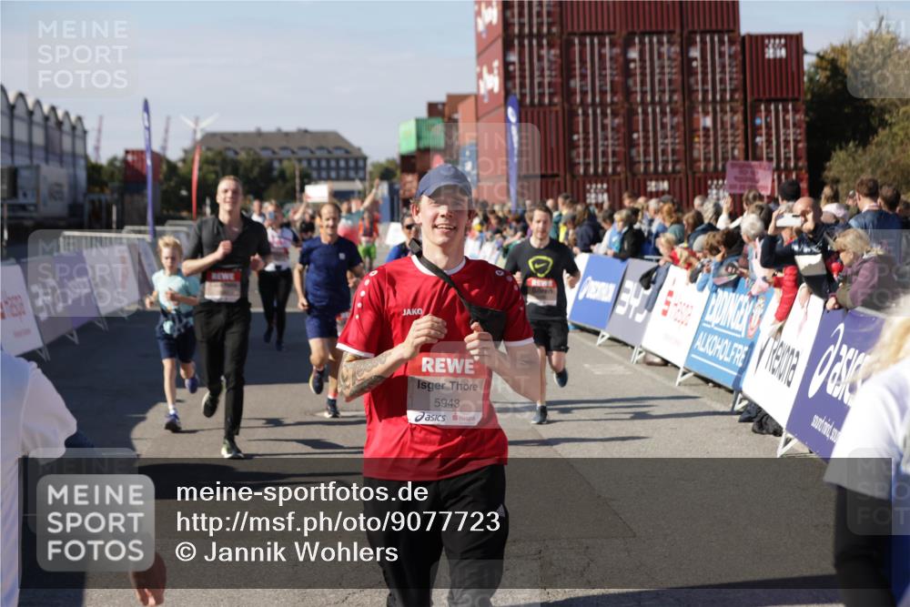 03.10.2025 - Köhlbrandbrückenlauf Jannik Wohlers http://msf.ph/oto/9077723 03.10.2025 13:17:18 Ziel 4404, 4988, 5031, 5429, 5544, 5638, 5642, 5667, 5890, 5943, 6389, 6431 meine-sportfotos.de