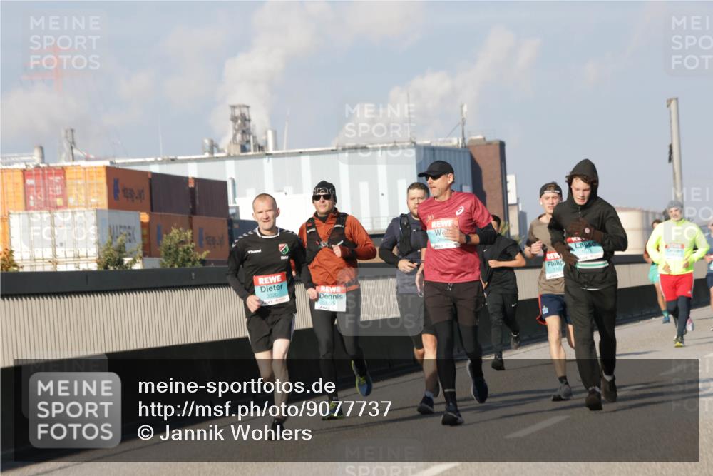 03.10.2025 - Köhlbrandbrückenlauf Jannik Wohlers http://msf.ph/oto/9077737 03.10.2025 09:52:37 Position 3 3320, 1125, 269, 1722 meine-sportfotos.de