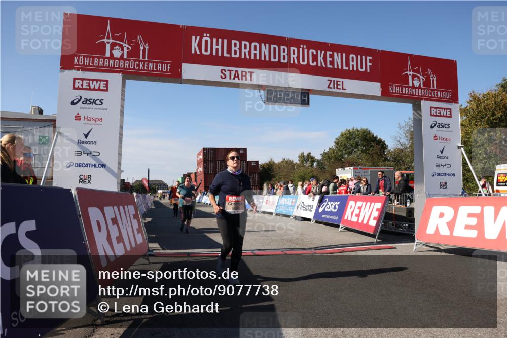 03.10.2025 - Köhlbrandbrückenlauf Lena Gebhardt http://msf.ph/oto/9077738 03.10.2025 13:42:44 Ziel 4944, 5086, 5254, 5418, 6160, 6161, 6260 meine-sportfotos.de