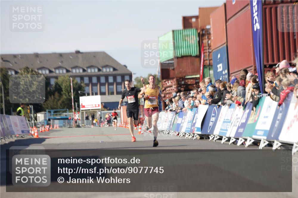 03.10.2025 - Köhlbrandbrückenlauf Jannik Wohlers http://msf.ph/oto/9077745 03.10.2025 12:48:52 Ziel 6240 meine-sportfotos.de