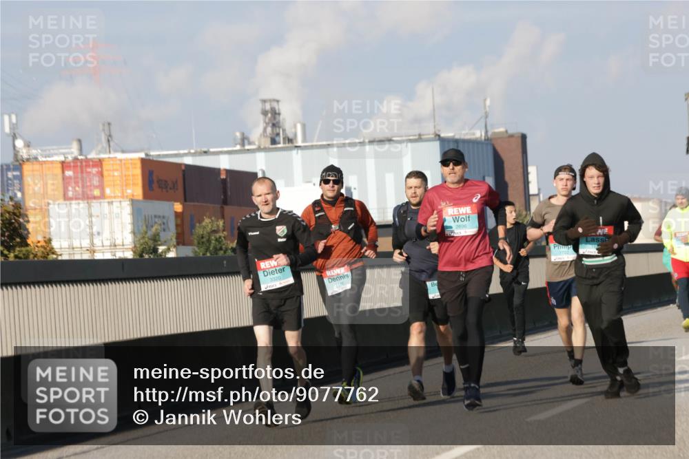 03.10.2025 - Köhlbrandbrückenlauf Jannik Wohlers http://msf.ph/oto/9077762 03.10.2025 09:52:37 Position 3 3320, 1125, 2696, 1722 meine-sportfotos.de