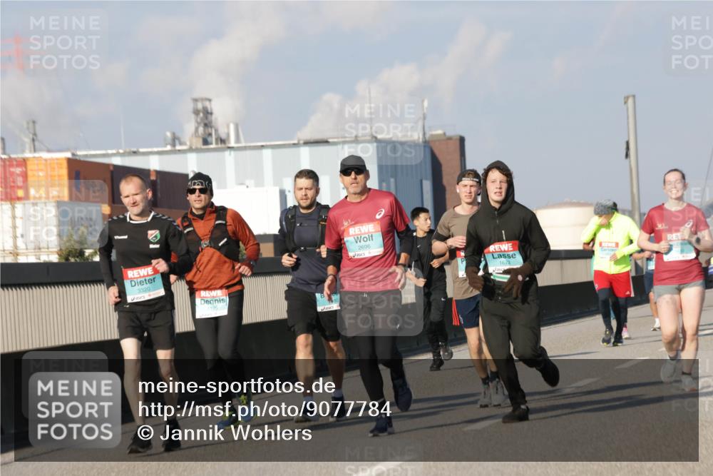 03.10.2025 - Köhlbrandbrückenlauf Jannik Wohlers http://msf.ph/oto/9077784 03.10.2025 09:52:38 Position 3 3320, 1125, 2696, 1673 meine-sportfotos.de