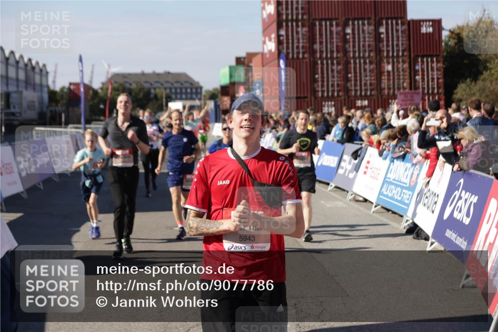 03.10.2025 - Köhlbrandbrückenlauf Jannik Wohlers http://msf.ph/oto/9077786 03.10.2025 13:17:19 Ziel 4404, 4988, 5007, 5008, 5031, 5429, 5544, 5638, 5642, 5667, 5890, 5943, 6389, 6431 meine-sportfotos.de